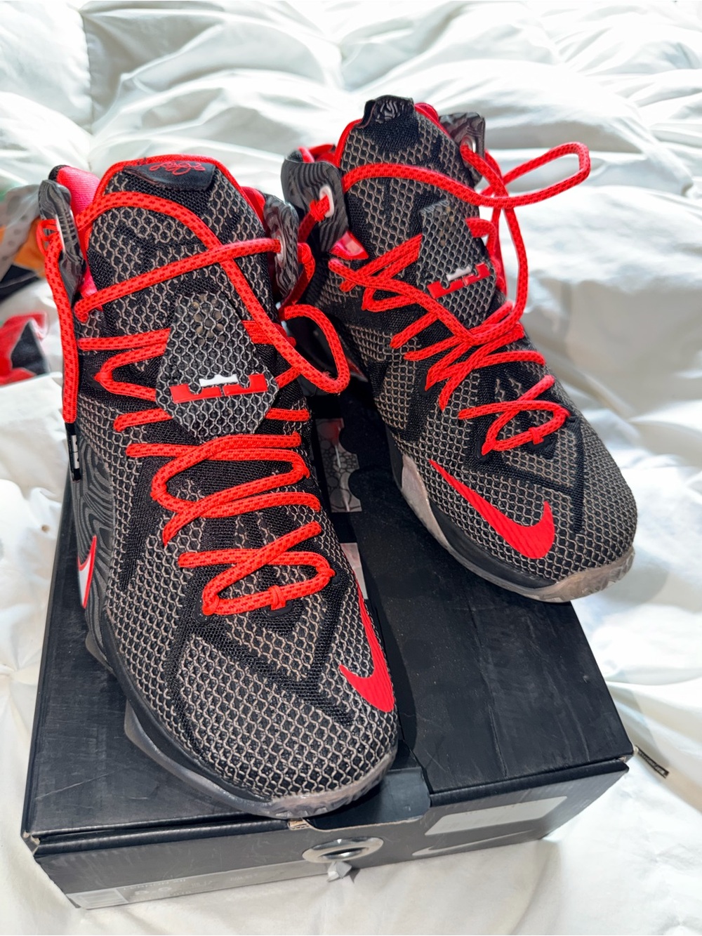 Nike LeBron XII 12 Black Bright Crimson Men’s 8.5 Basketball